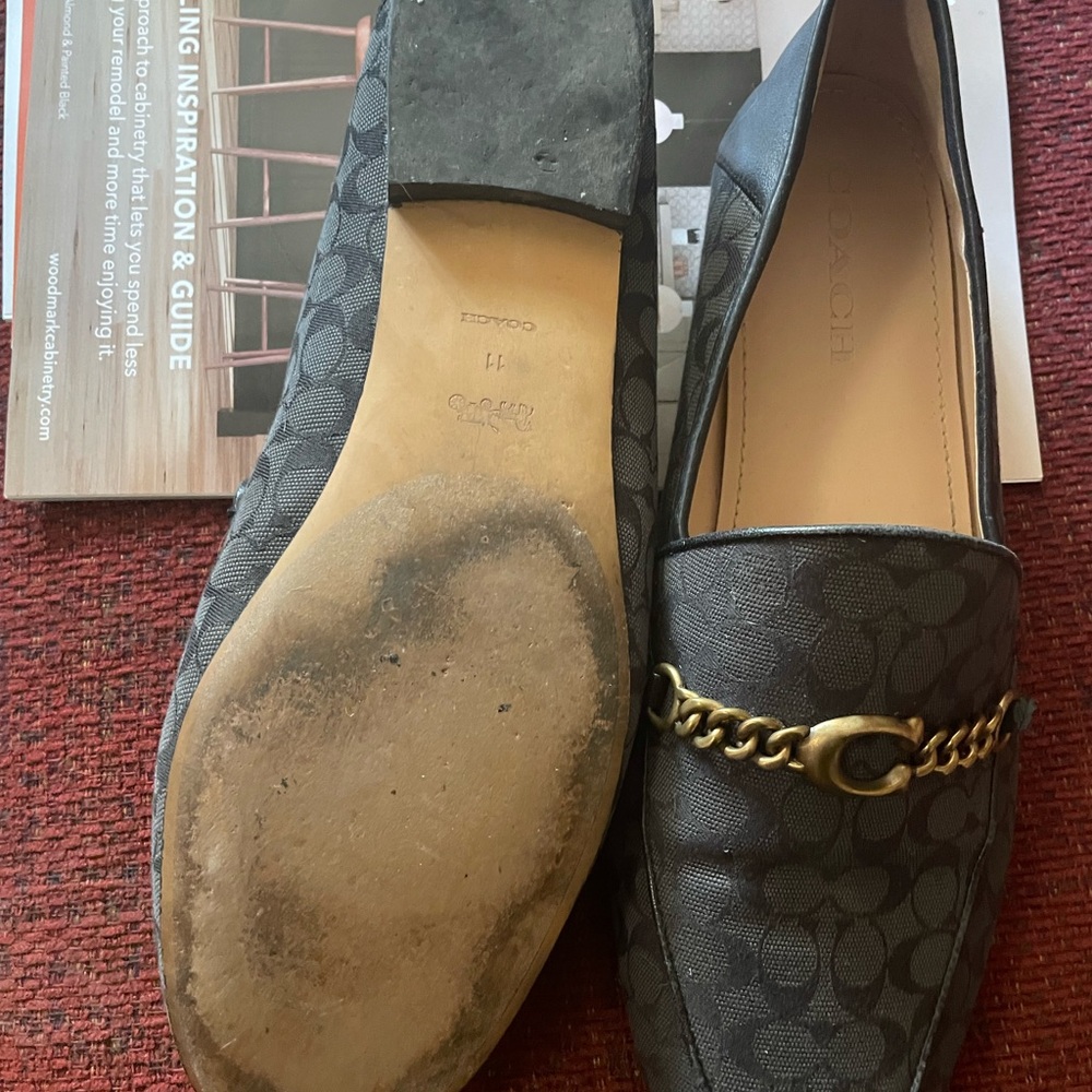 Coach Signature Black Loafers with Gold Chain - Picture 4 of 8